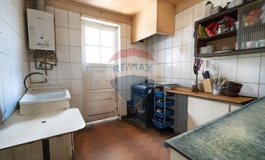 GRAN TERRENO DE 517 METROS CON 2 CASAS