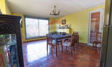 GRAN TERRENO DE 517 METROS CON 2 CASAS