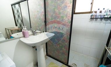 GRAN TERRENO DE 517 METROS CON 2 CASAS