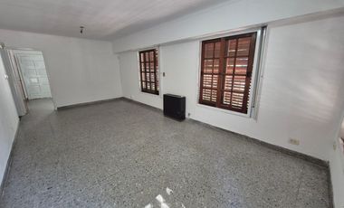 Chalet 3 Dormitorios. Excelente zona. Banfield E