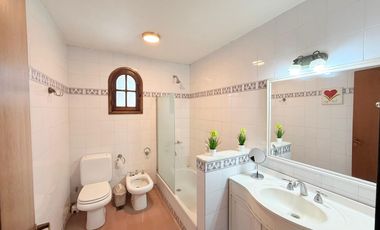 Casa en VENTA 5 AMB en C.C.Champagnat