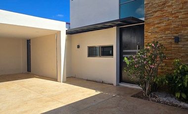 CASA DOS PLANTAS CON RECAMARA EN PB EN CHOLUL VILADIU, MERIDA, YUCATAN.