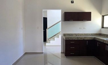 CASA DOS PLANTAS CON RECAMARA EN PB EN CHOLUL VILADIU, MERIDA, YUCATAN.
