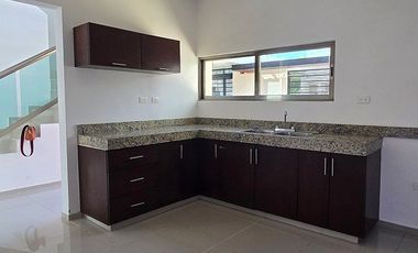 CASA DOS PLANTAS CON RECAMARA EN PB EN CHOLUL VILADIU, MERIDA, YUCATAN.