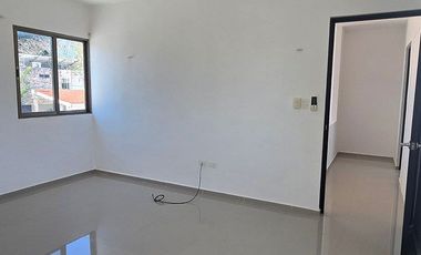 CASA DOS PLANTAS CON RECAMARA EN PB EN CHOLUL VILADIU, MERIDA, YUCATAN.