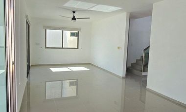 CASA DOS PLANTAS CON RECAMARA EN PB EN CHOLUL VILADIU, MERIDA, YUCATAN.