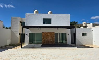 CASA DOS PLANTAS CON RECAMARA EN PB EN CHOLUL VILADIU, MERIDA, YUCATAN.
