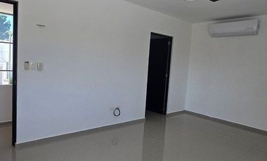 CASA DOS PLANTAS CON RECAMARA EN PB EN CHOLUL VILADIU, MERIDA, YUCATAN.