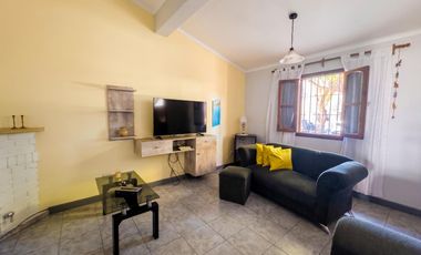 Casa 460 m2 Terreno  |251 m2 Cubiertos  |  3 Dormitorios + Galpón con Oficinas | 2 Baños