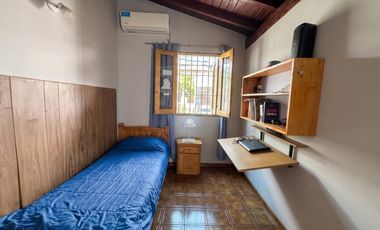 Casa 460 m2 Terreno  |251 m2 Cubiertos  |  3 Dormitorios + Galpón con Oficinas | 2 Baños