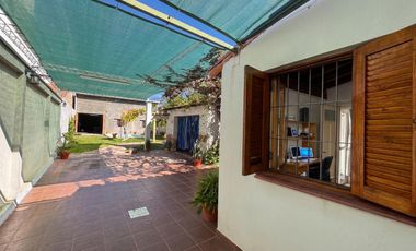 Casa 460 m2 Terreno  |251 m2 Cubiertos  |  3 Dormitorios + Galpón con Oficinas | 2 Baños