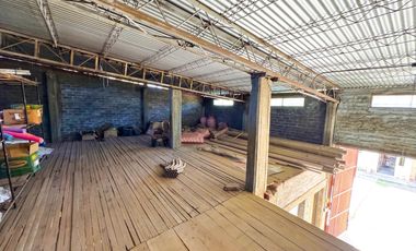 Casa 460 m2 Terreno  |251 m2 Cubiertos  |  3 Dormitorios + Galpón con Oficinas | 2 Baños