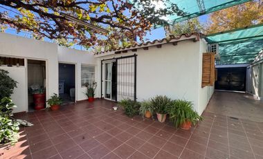 Casa 460 m2 Terreno  |251 m2 Cubiertos  |  3 Dormitorios + Galpón con Oficinas | 2 Baños