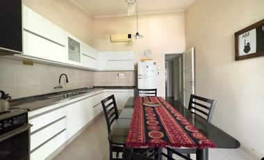 Casa 460 m2 Terreno  |251 m2 Cubiertos  |  3 Dormitorios + Galpón con Oficinas | 2 Baños