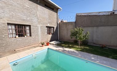 Casa 460 m2 Terreno  |251 m2 Cubiertos  |  3 Dormitorios + Galpón con Oficinas | 2 Baños