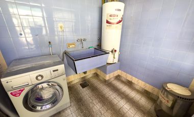 Casa 460 m2 Terreno  |251 m2 Cubiertos  |  3 Dormitorios + Galpón con Oficinas | 2 Baños