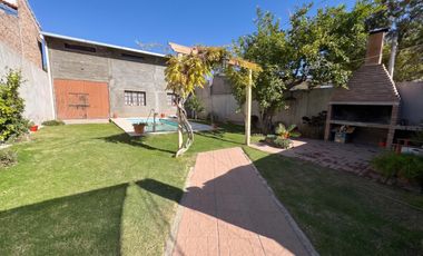 Casa 460 m2 Terreno  |251 m2 Cubiertos  |  3 Dormitorios + Galpón con Oficinas | 2 Baños