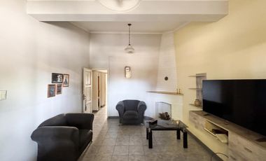 Casa 460 m2 Terreno  |251 m2 Cubiertos  |  3 Dormitorios + Galpón con Oficinas | 2 Baños