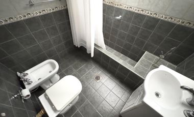 Casa 460 m2 Terreno  |251 m2 Cubiertos  |  3 Dormitorios + Galpón con Oficinas | 2 Baños