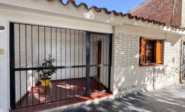 Casa 460 m2 Terreno  |251 m2 Cubiertos  |  3 Dormitorios + Galpón con Oficinas | 2 Baños