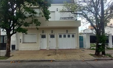 Casa de 3 ambientes en ALQUILER  en  Beccar