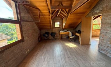 Excelente casa en venta, en zona Casuarinas de Lomas de San Isidro