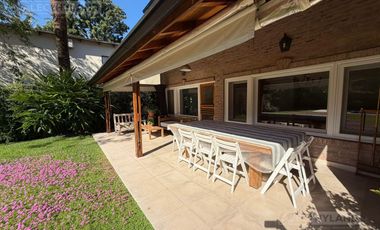 Excelente casa en venta, en zona Casuarinas de Lomas de San Isidro