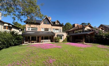 Excelente casa en venta, en zona Casuarinas de Lomas de San Isidro