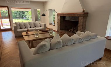 Excelente casa en venta, en zona Casuarinas de Lomas de San Isidro