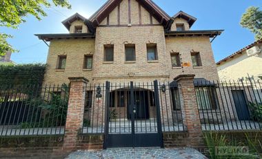 Excelente casa en venta, en zona Casuarinas de Lomas de San Isidro
