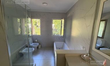 Excelente casa en venta, en zona Casuarinas de Lomas de San Isidro