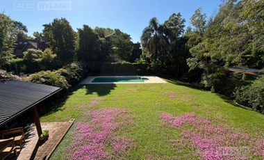 Excelente casa en venta, en zona Casuarinas de Lomas de San Isidro
