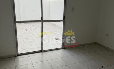 Alquiler depto 2 amb PB al fte con patio - Ramos Mejia
