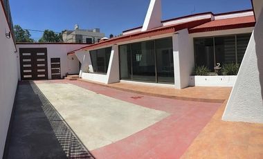 RENTO CASA EN VALLE DORADO