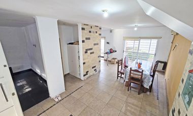 VENTA CASA 4 AMBIENTES EN VILLA ADELINA