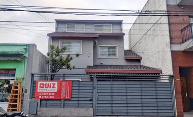 VENTA CASA 4 AMBIENTES EN VILLA ADELINA