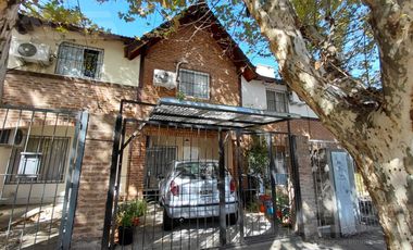 ALQUILER impecable dúplex en Morón 3/4 amb., cochera, patio, parrilla, 5 cuadras Est. ¡SIN EXPENSAS!