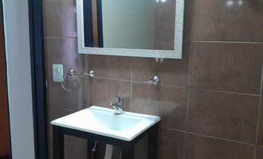 Departamento de 3 ambientes en 1er piso por escalera en alquiler, en Loma Hermosa.