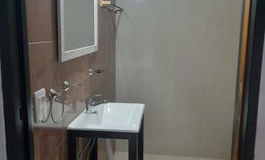 Departamento de 3 ambientes en 1er piso por escalera en alquiler, en Loma Hermosa.