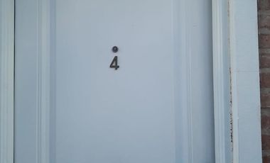 Departamento de 3 ambientes en 1er piso por escalera en alquiler, en Loma Hermosa.