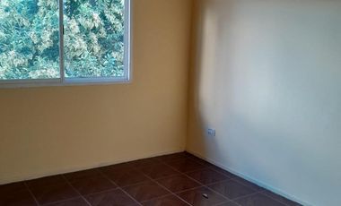 Departamento de 3 ambientes en 1er piso por escalera en alquiler, en Loma Hermosa.
