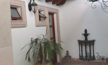 Casa/ oficina a puerta cerrada en el Centro de Querétaro