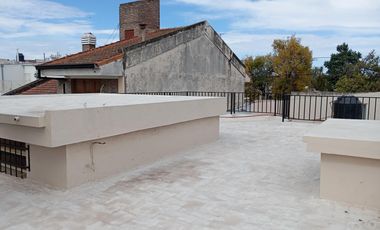 Casa con galpón y garaje doble