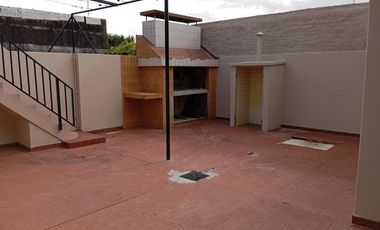 Casa con galpón y garaje doble