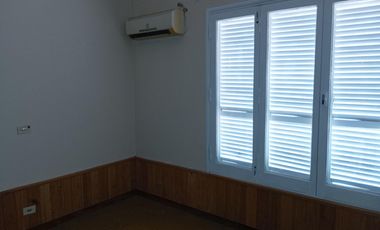 Casa con galpón y garaje doble