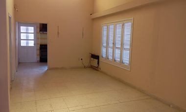 Casa con galpón y garaje doble