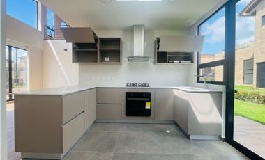 ARRIENDO CASA DE UN PISO, CAJICA