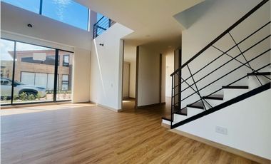 ARRIENDO CASA DE UN PISO, CAJICA
