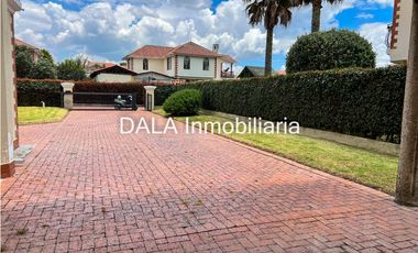 SE ARRIENDA CASA CAMPESTRE EN CAJICA