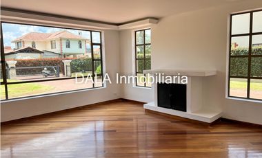 SE ARRIENDA CASA CAMPESTRE EN CAJICA